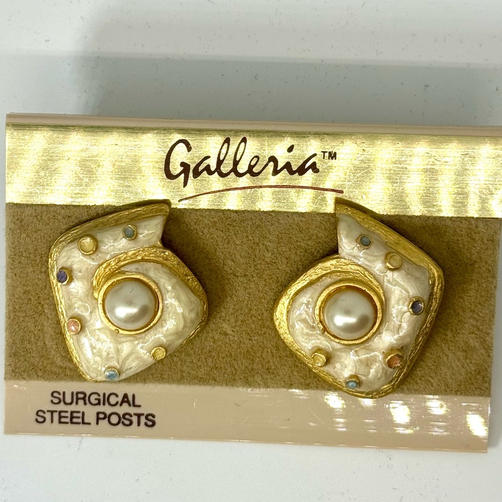 Vintage Nautical Shell Earrings with Surgical Steel Posts - Picture 2 of 8
